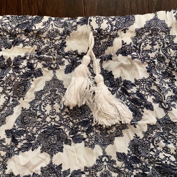 Beautiful shorts - Picture 2 of 5